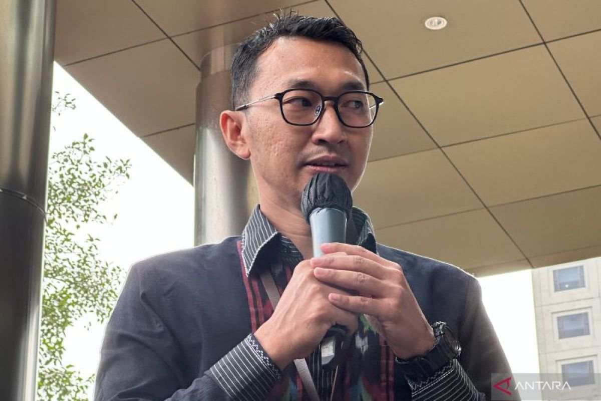 KPK probes money flows to former Labour Ministry Secretary General during examination of three private sector witnesses
