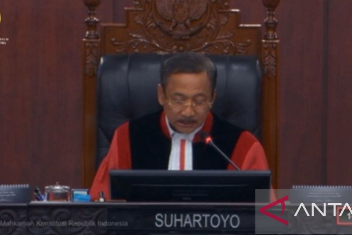 Constitutional Court Considers Summoning Police Reform Commission on Police Law Challenge