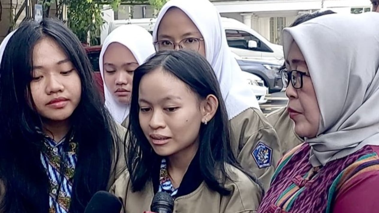 Vice President Gibran Shares Public Speaking and Debate Tips with Students from SMAN 1 Pontianak, Participants in MPR's LCC