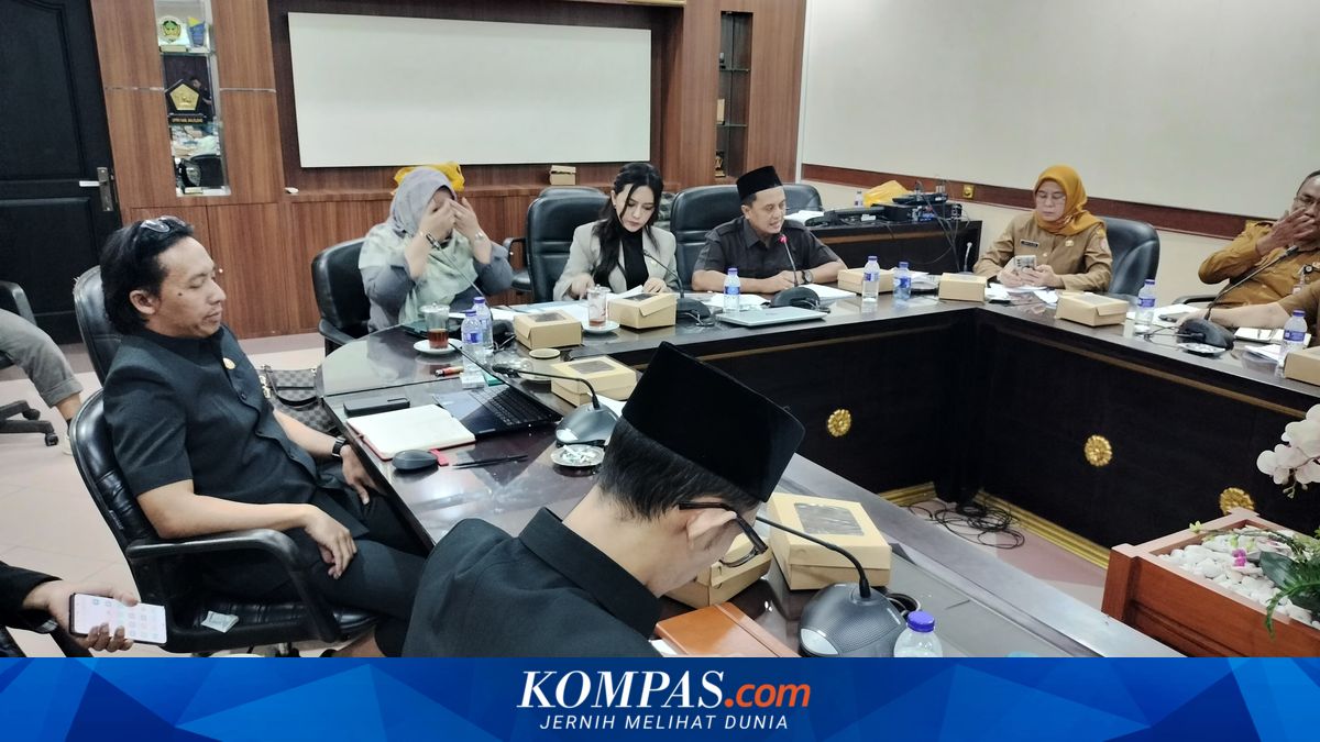 At Just 26 Years Old, Jember DPRD Member Caught Playing Games and Smoking Owns 3 Properties