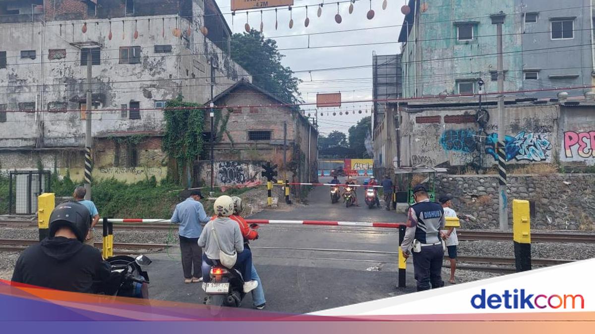 Electronic Gates Tested at Bekasi Timur Railway Crossing