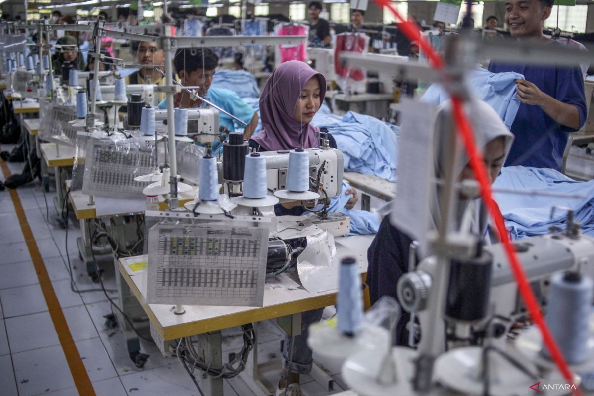 Researcher assesses electricity contraction does not disrupt manufacturing