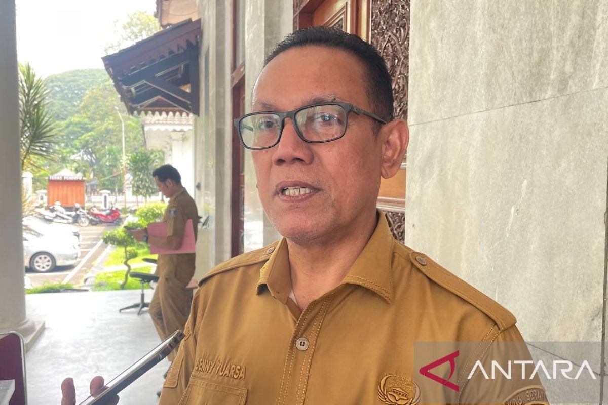 Eight Serang Railway Crossings Equipped with Permanent Posts and Gates