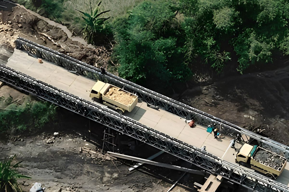 PU completes Bailey bridge to accelerate people's school construction in Brebes