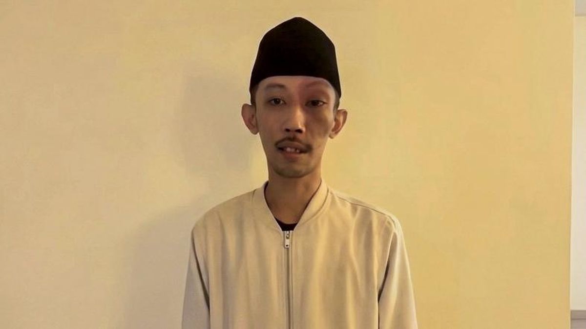 Playing Games and Smoking During Meeting, Jember DPRD Member Admits to ...