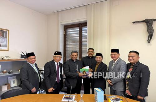 UMY Visit to the Vatican: Agreement to Combat Economic War and Campaign for World Peace