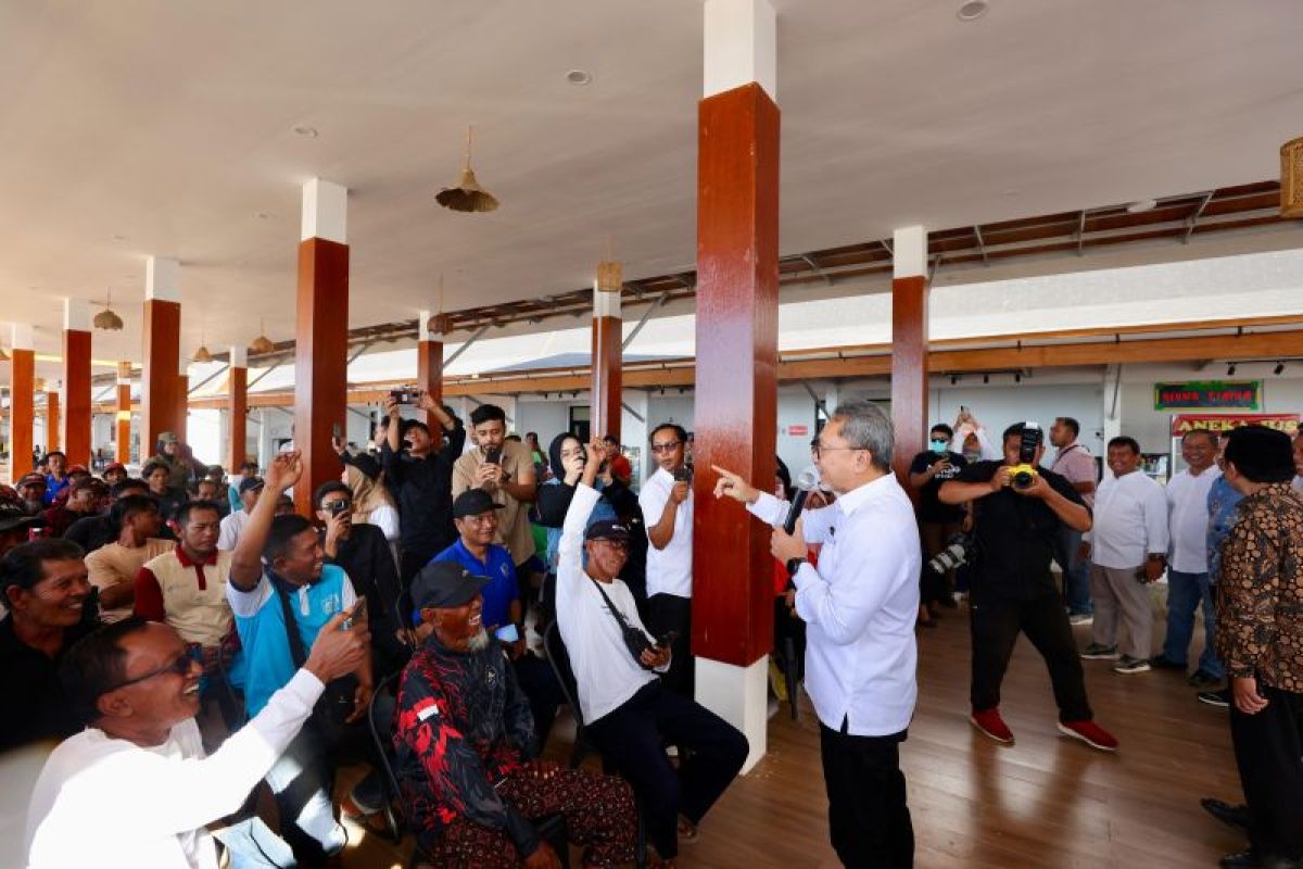 Government to absorb fishermen's catches for free meals programme