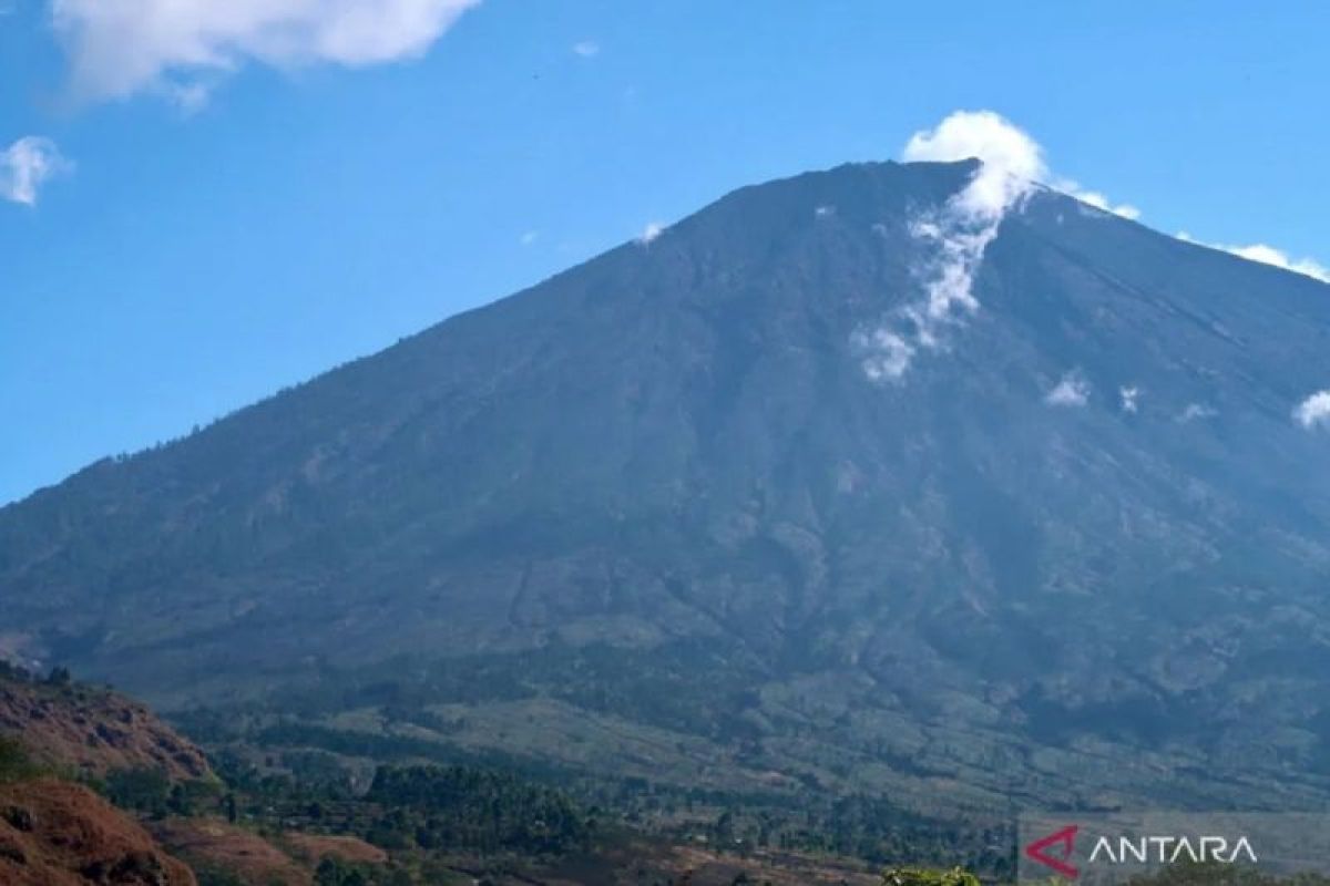 DPRD Member Appreciates NTB Governor's Stance in Rejecting Rinjani Cable Car Project