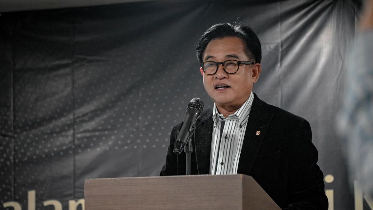 Yusril Deems Criticism in 'Pig Feast' Film Reasonable, Public Allowed to Watch