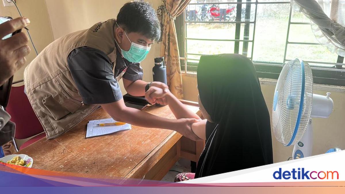 Kuansing Police Explore Cerenti Riverbank, Bringing Floating Clinic to Residents