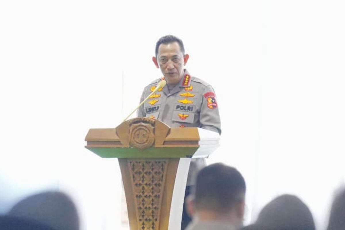 Police Chief Promotes Metro Police Chief, Citing Follow-Up on President's Directive