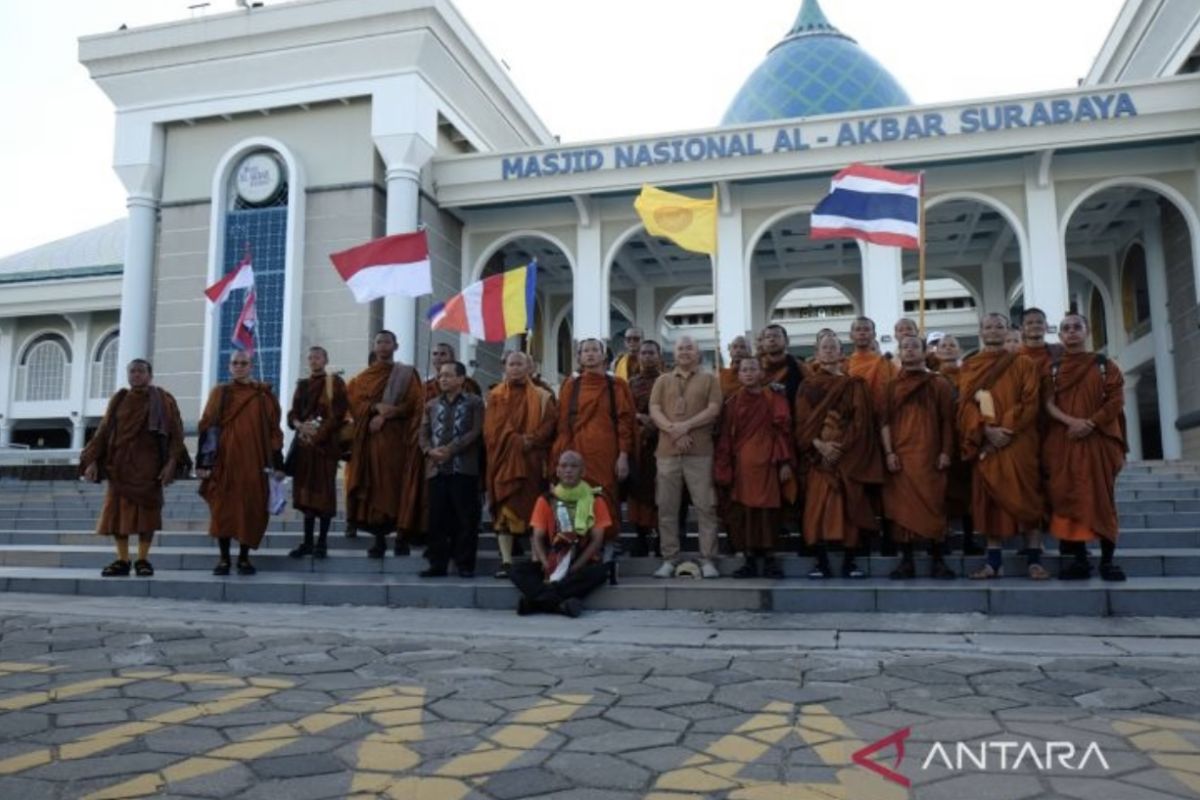 57 Monks from IWFP Arrive in Surabaya to Advocate Peace and Unity