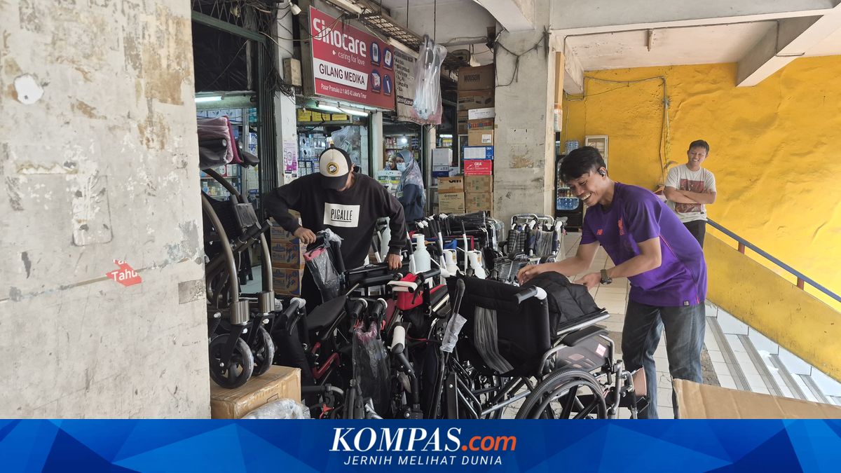 Pramuka Market Traders Complain: Medical Equipment Prices Rise Due to Middle East War
