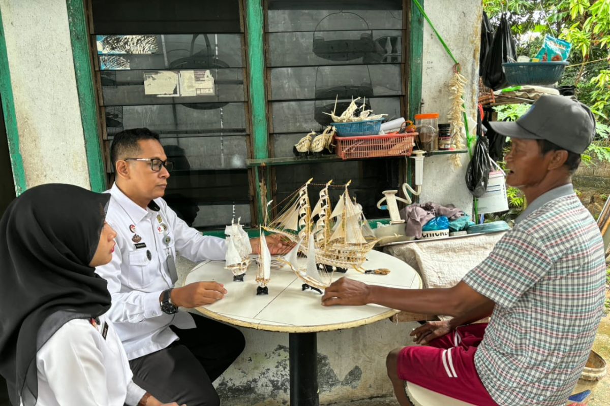 Kemenkum Kepri Targets Geographical Indication Potential for Fish Bone Ship Miniature Craft