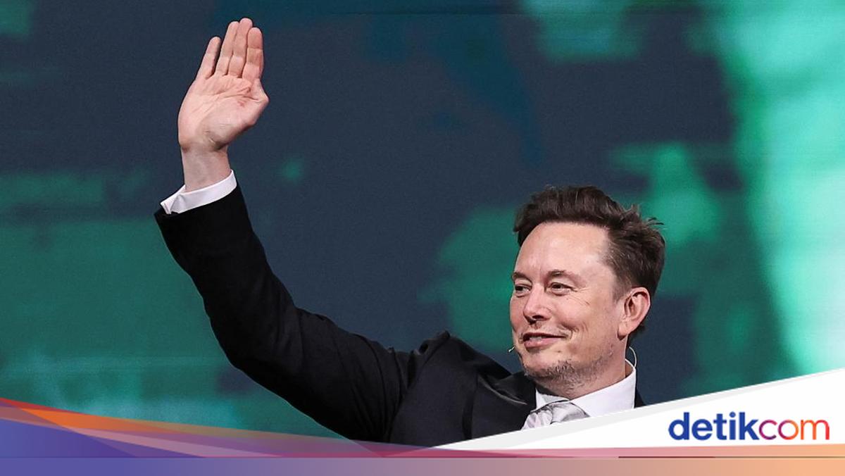 Elon Musk Causes Distraction, Films Surroundings as Trump Meets Xi Jinping