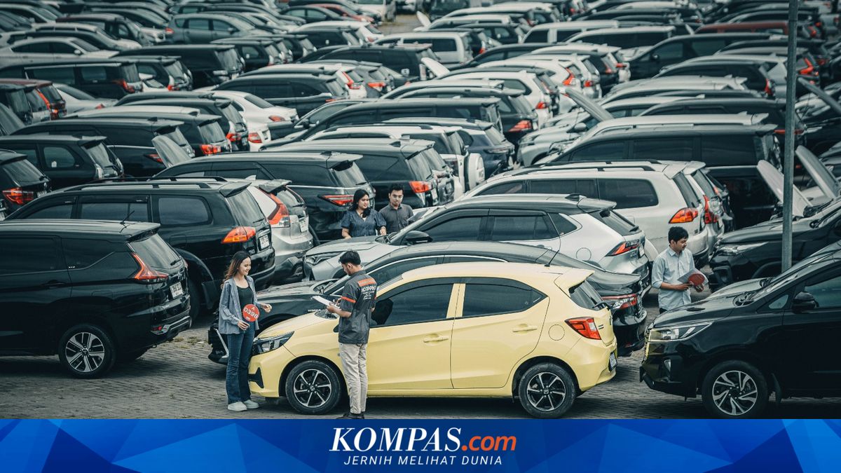 Electric and Hybrid Cars Begin to Attract Interest at Auction Halls