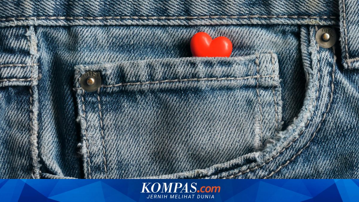 Not a Coin Pocket: Here's Why Jeans Have That Small Pocket