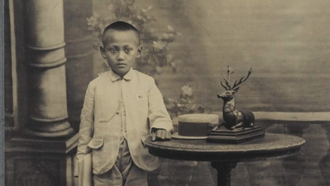 Son of Indonesian Official Lives in Poverty, Refuses to Exploit His Parents' Reputation