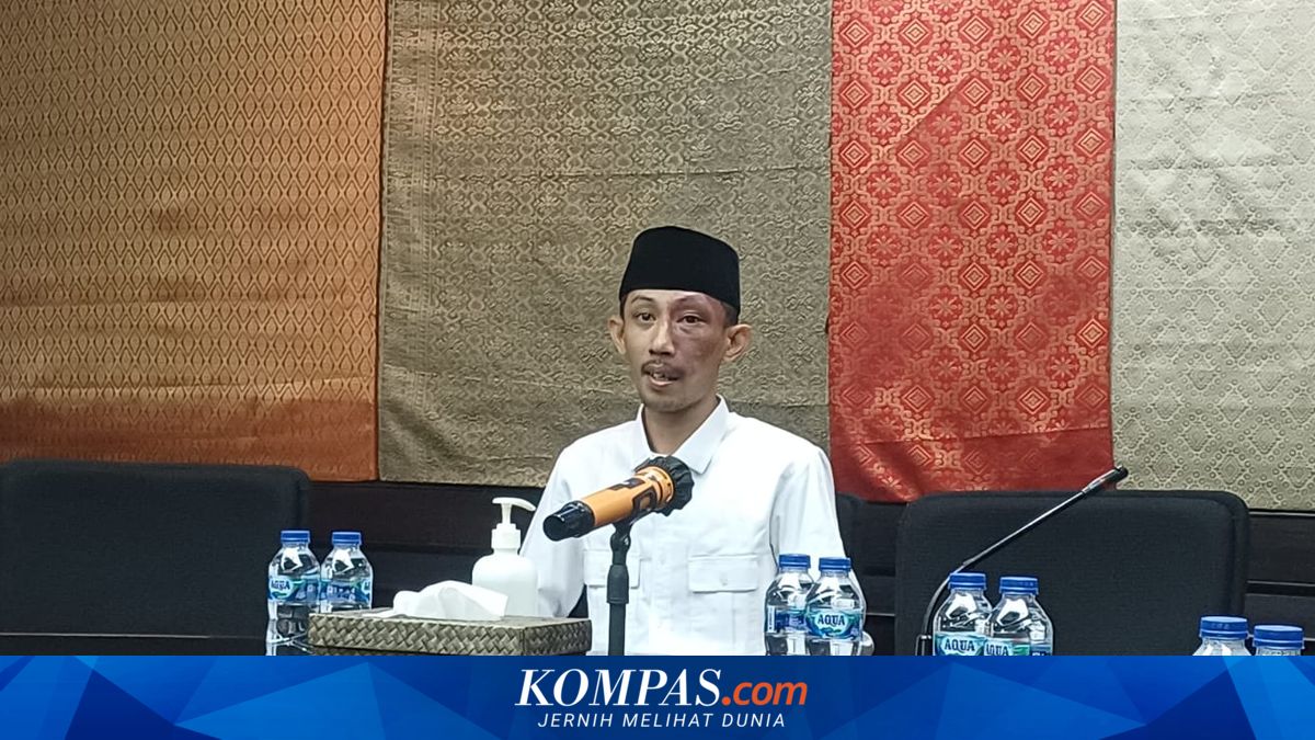 Ethics Hearing Held for Gerindra Legislator Who Played Games and Smoked During Meeting