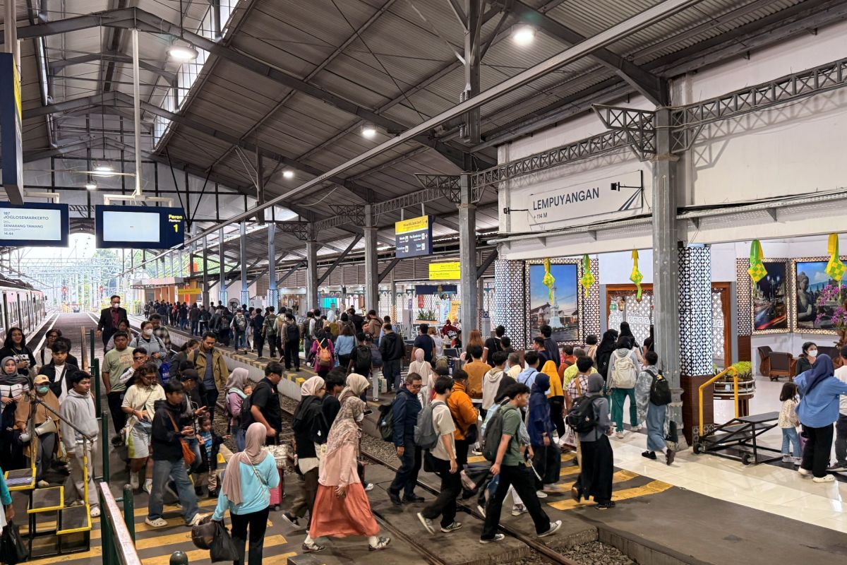 For Two Consecutive Days, Long Weekend Passenger Numbers Exceed 196,000 per Day for KAI