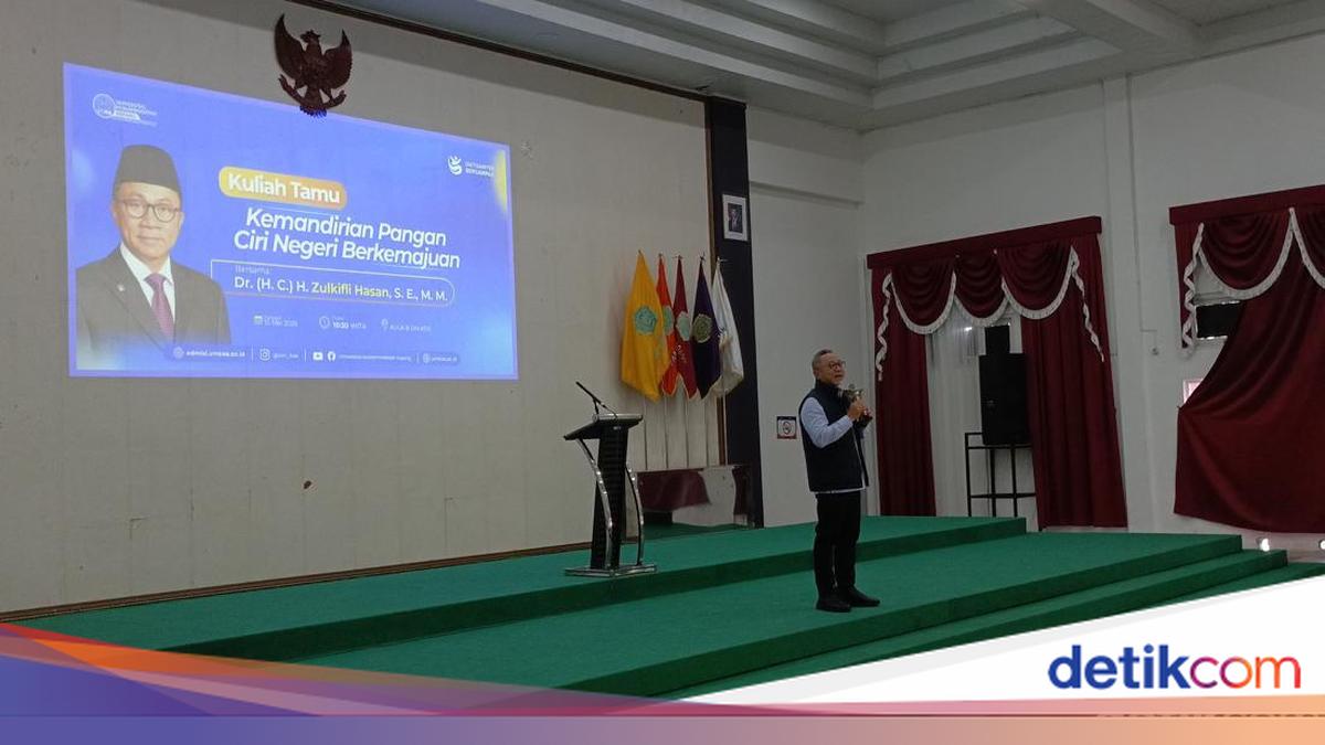 Zulkifli Hasan Jests with Students in NTT: Prabowo Lost Three Times, Jokowi Always Won