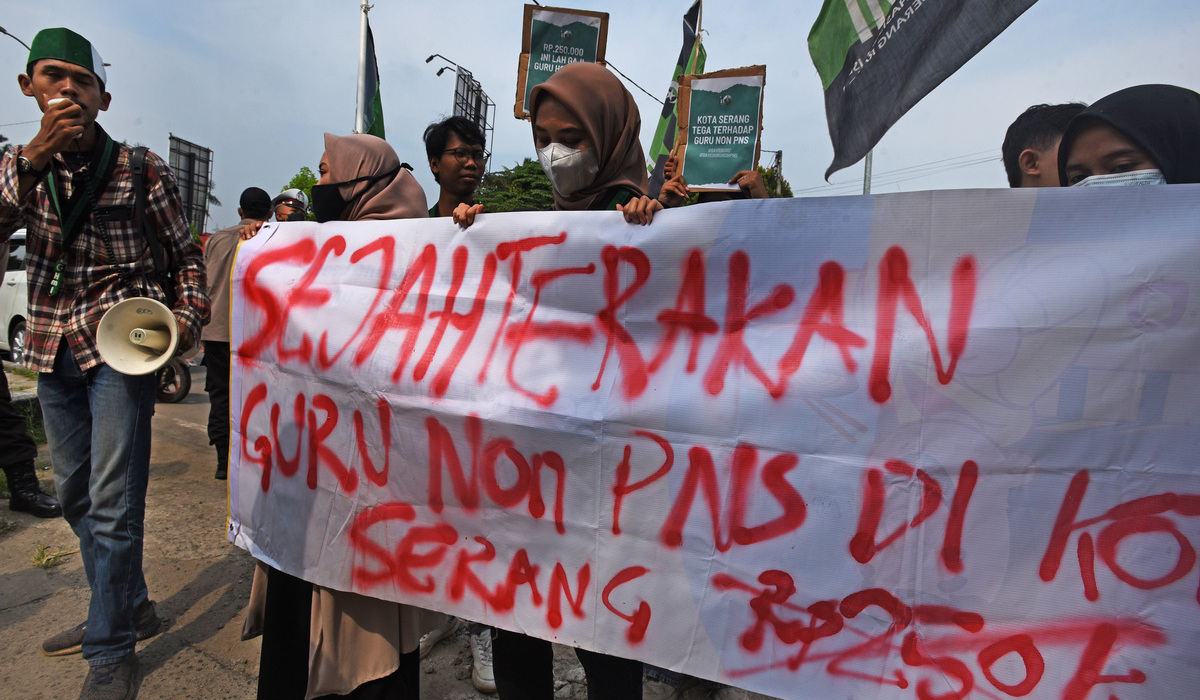 DPR Urges Affirmative Policies for Contract Teachers in PPPK Recruitment