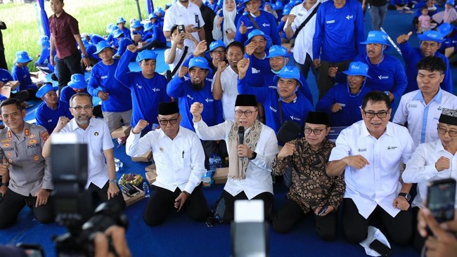 Food Coordinating Minister Ensures Smooth Supply of Subsidized Fertilizer in Banyuwangi