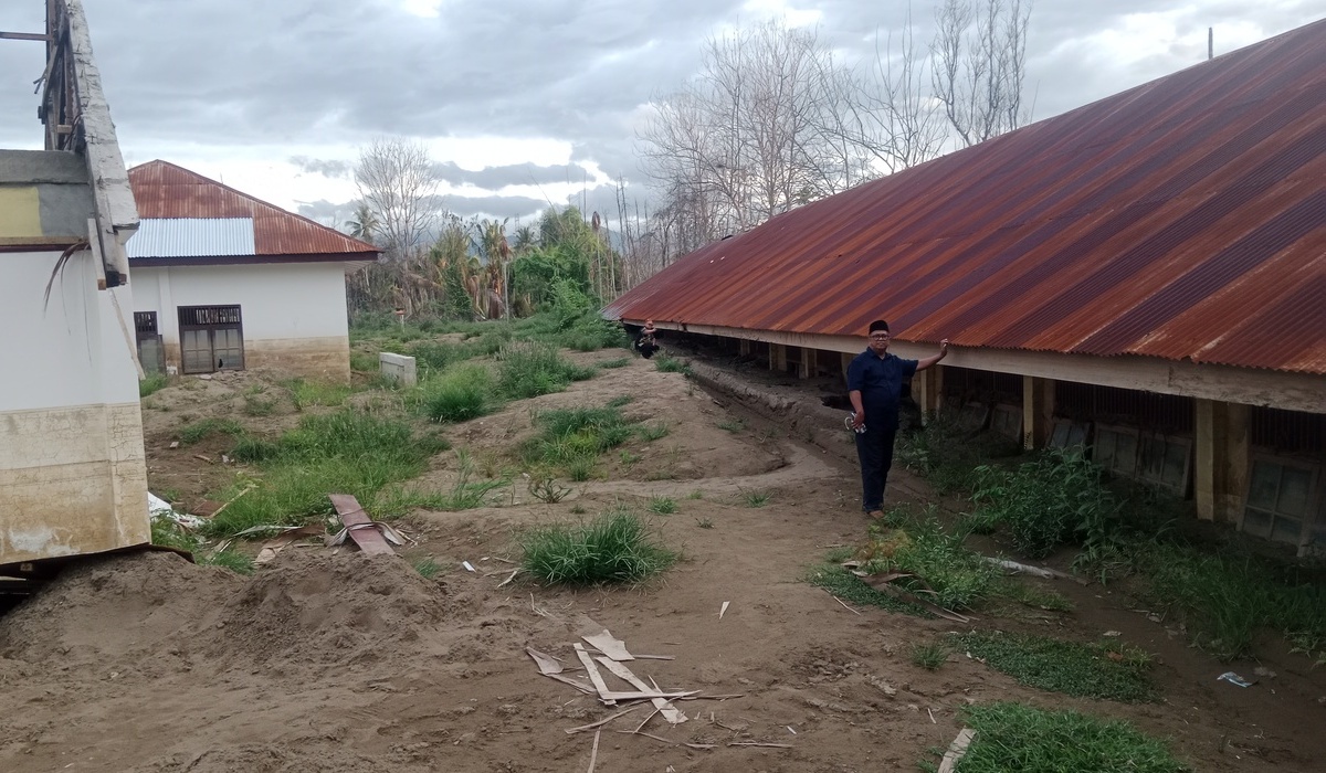Almost Six Months After the Flash Flood in Sumatra, SMA 2 Meureudu in Aceh is Still Covered in Mud