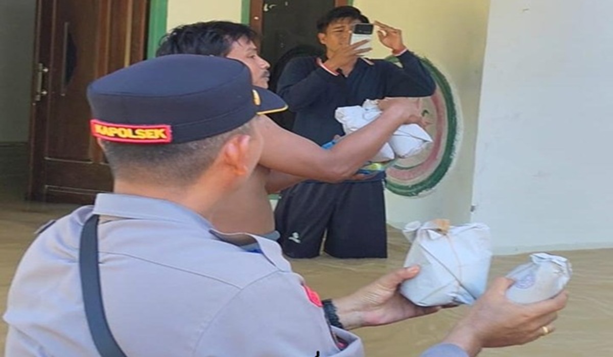 Flooding in Bungo: Residents Receive Food Packages