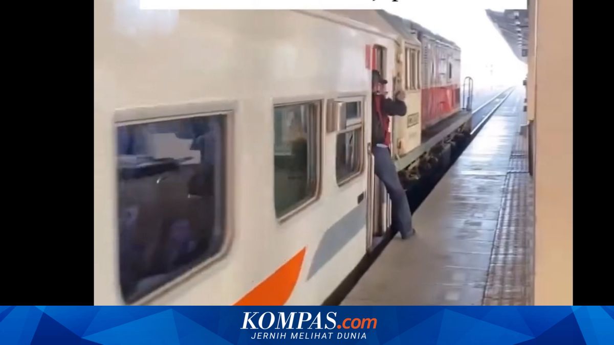 Viral Video: Passenger on Walahar Train Attempts to Alight Before Complete Stop at Cikarang Station, KAI Responds