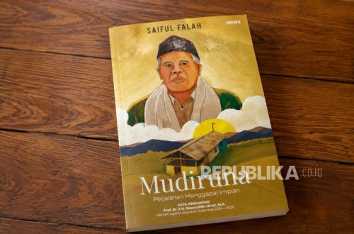 Book Tells the Story of KH Helmi Abdul Mubin: The Minister of Religious Affairs Praises Him as an Inspiration for Islamic Boarding Schools as Beacons of Knowledge