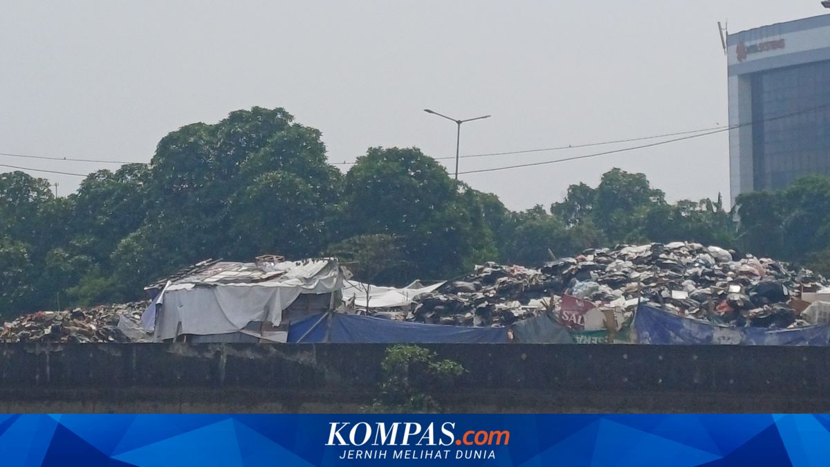 Residents Hope Governor Will Personally Inspect Location of Illegal Waste Disposal Site in North Jakarta