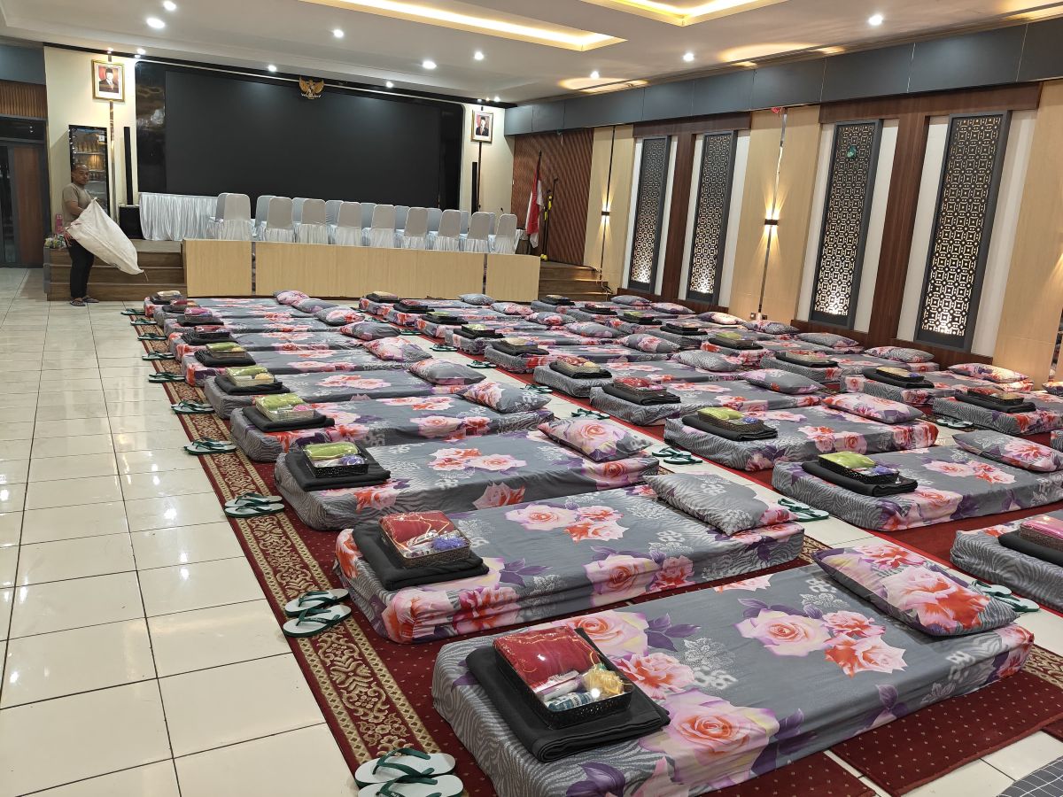 Cianjur Police Headquarters Serves as Departure Point for Hajj Pilgrims, Providing Various Facilities