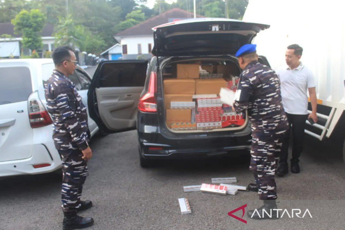 Naval Base Hands Over Evidence of Illegal Cigarettes Seized During Operation to Customs Office