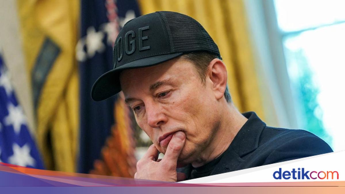 Elon Musk Films Trump-Xi Meeting with 360-Degree Video