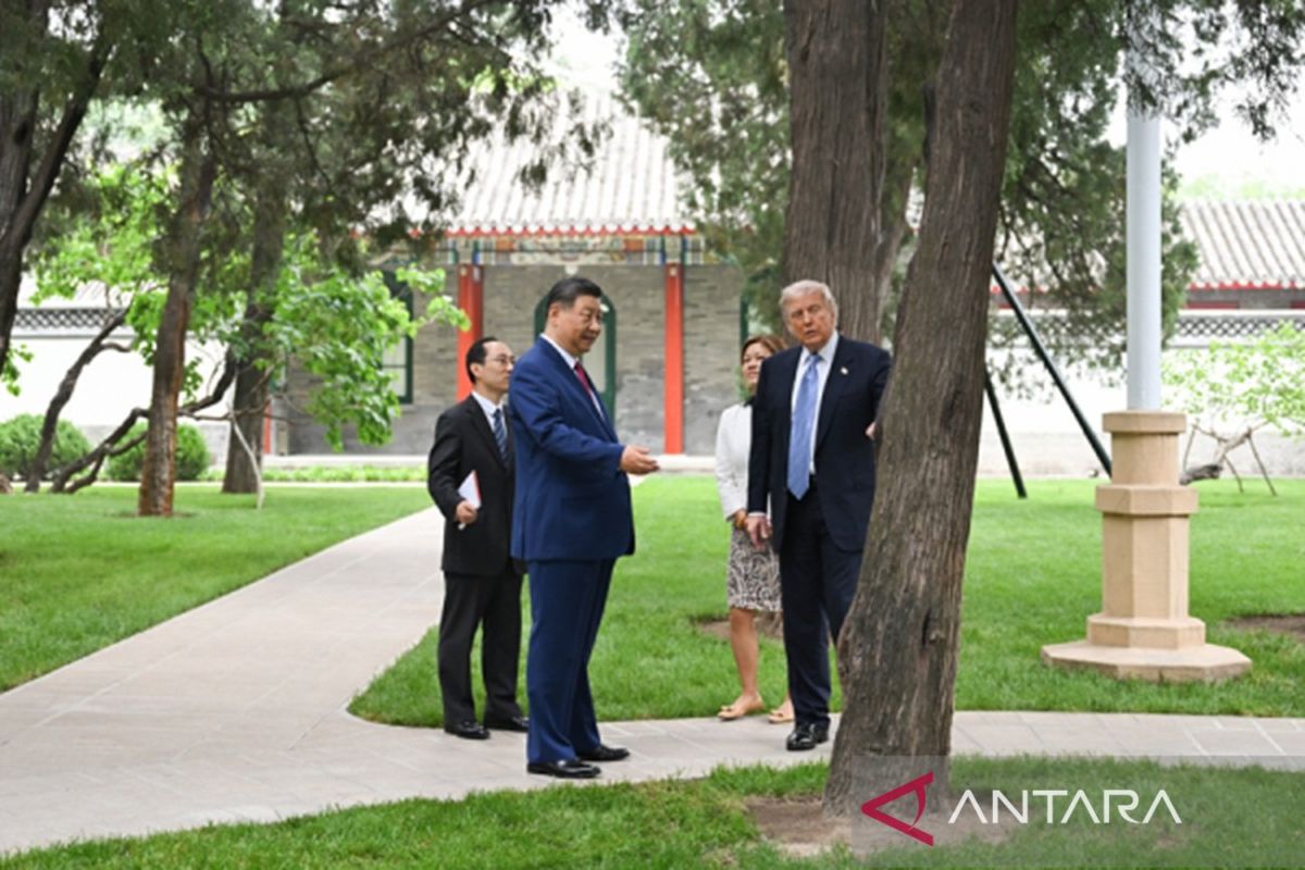Xi Jinping Invites Donald Trump on a Private Tour of Zhongnanhai