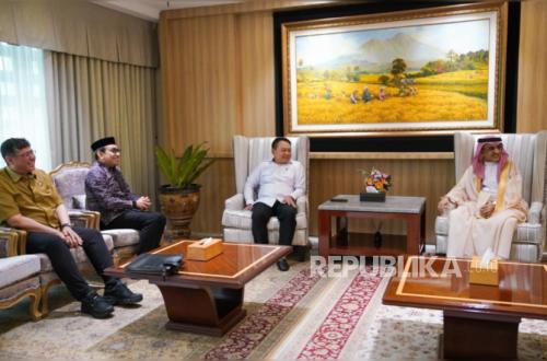 Presidential Staff Office and Saudi Ambassador Discuss Investment Cooperation and Improvement of Hajj Services