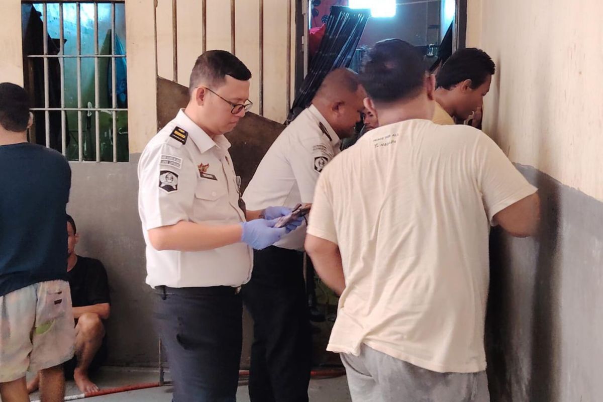 Yesterday's Crimes: From Assault on a PPSU Officer to the Formation of a 'Begging Gang' Task Force