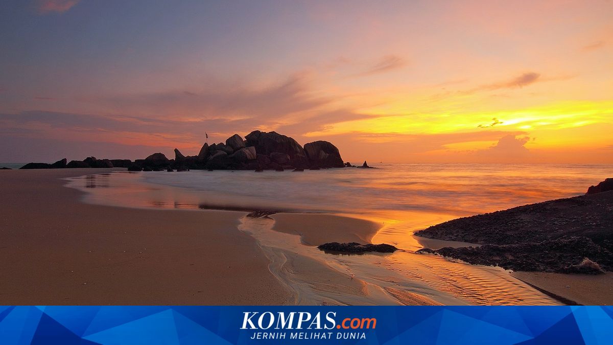 Jatikontal Beach: A Place to Enjoy Sunsets and Seafood on the Coast of Purworejo