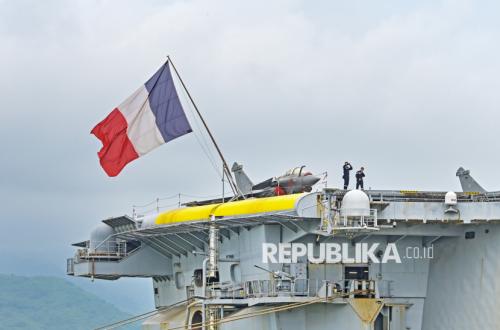 French Aircraft Carrier Sails Towards the Strait of Hormuz