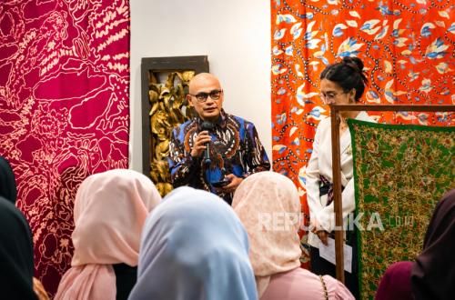 Indonesian Embassy in London and Mixed-Heritage Designer Showcase Batik in London