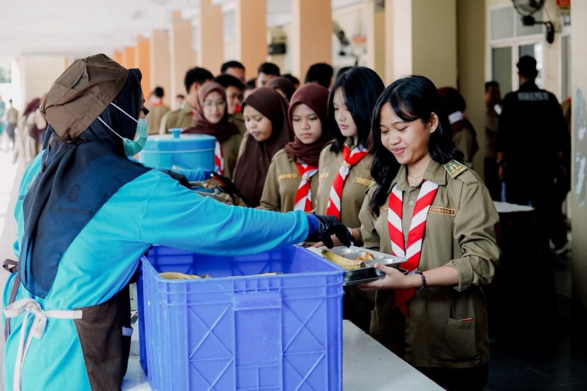 Prabowo Inaugurates 166 New Polri Nutrition Service Units to Support Free Nutritious Meal Program