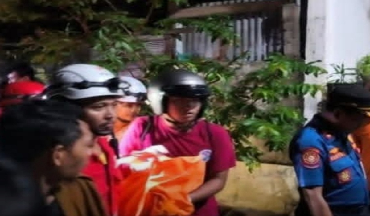 Two People Die After Being Swept Away by Floods in Semarang