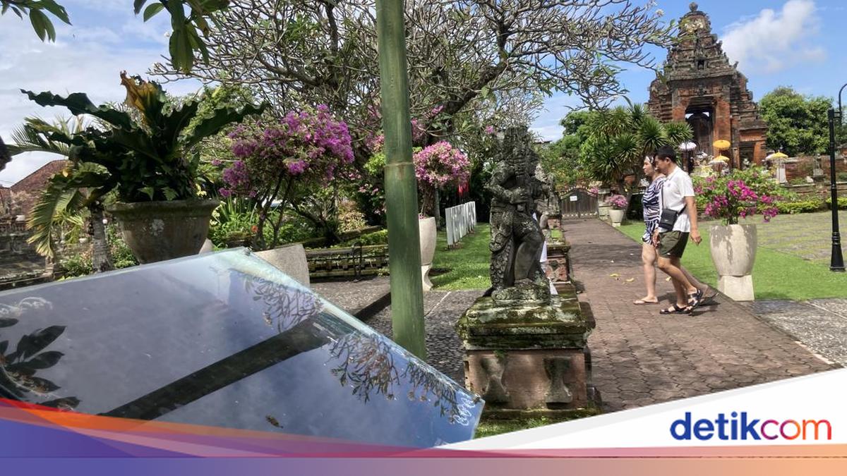 Tourists Complain That Information Boards at Kertha Gosa Klungkung Are Unreadable