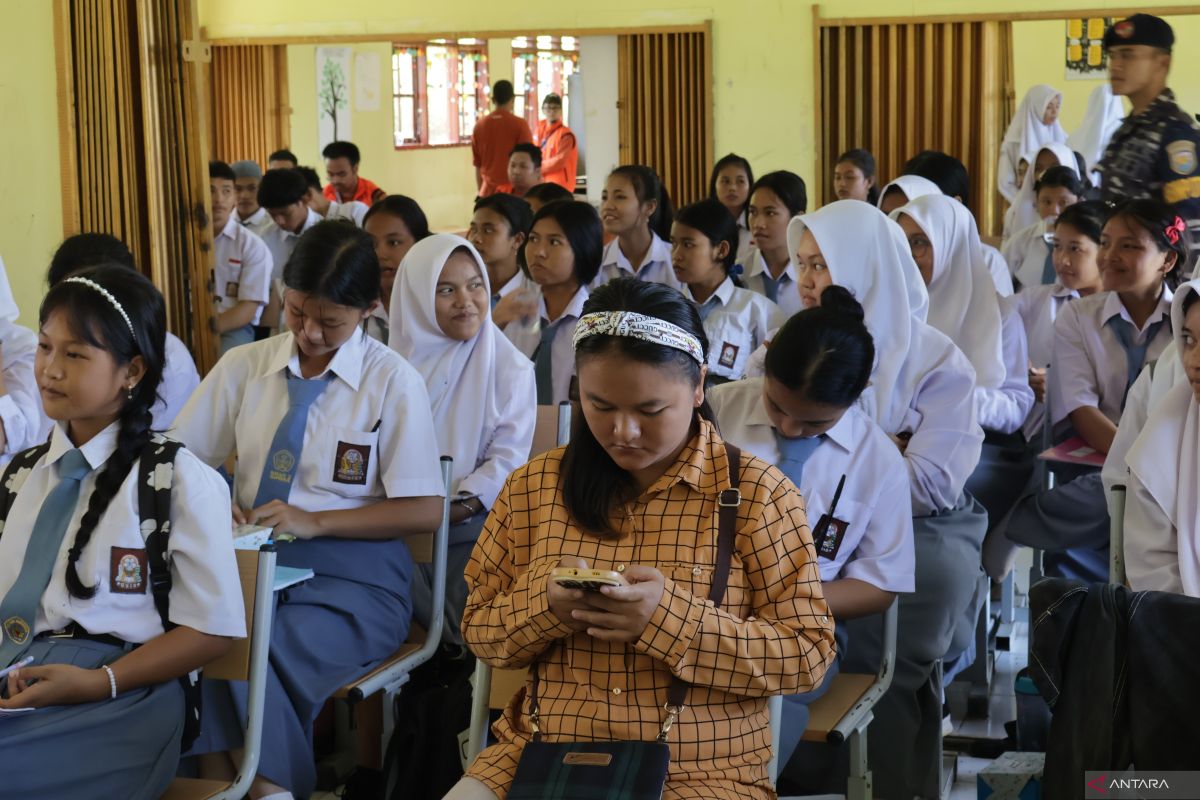 West Sumatra Provincial Government to Establish Boarding Schools to Promote Educational Equity
