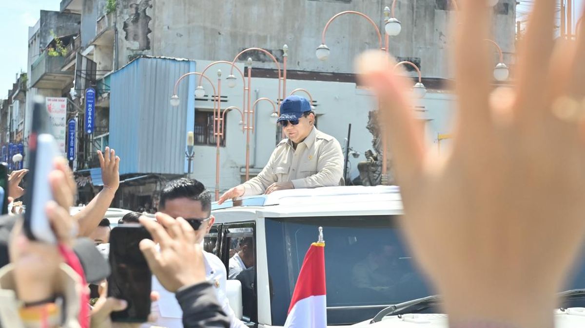 Prabowo Asks Pindad to Design a Special Vehicle for Greeting Citizens: 'I'm Already 75 Years Old'