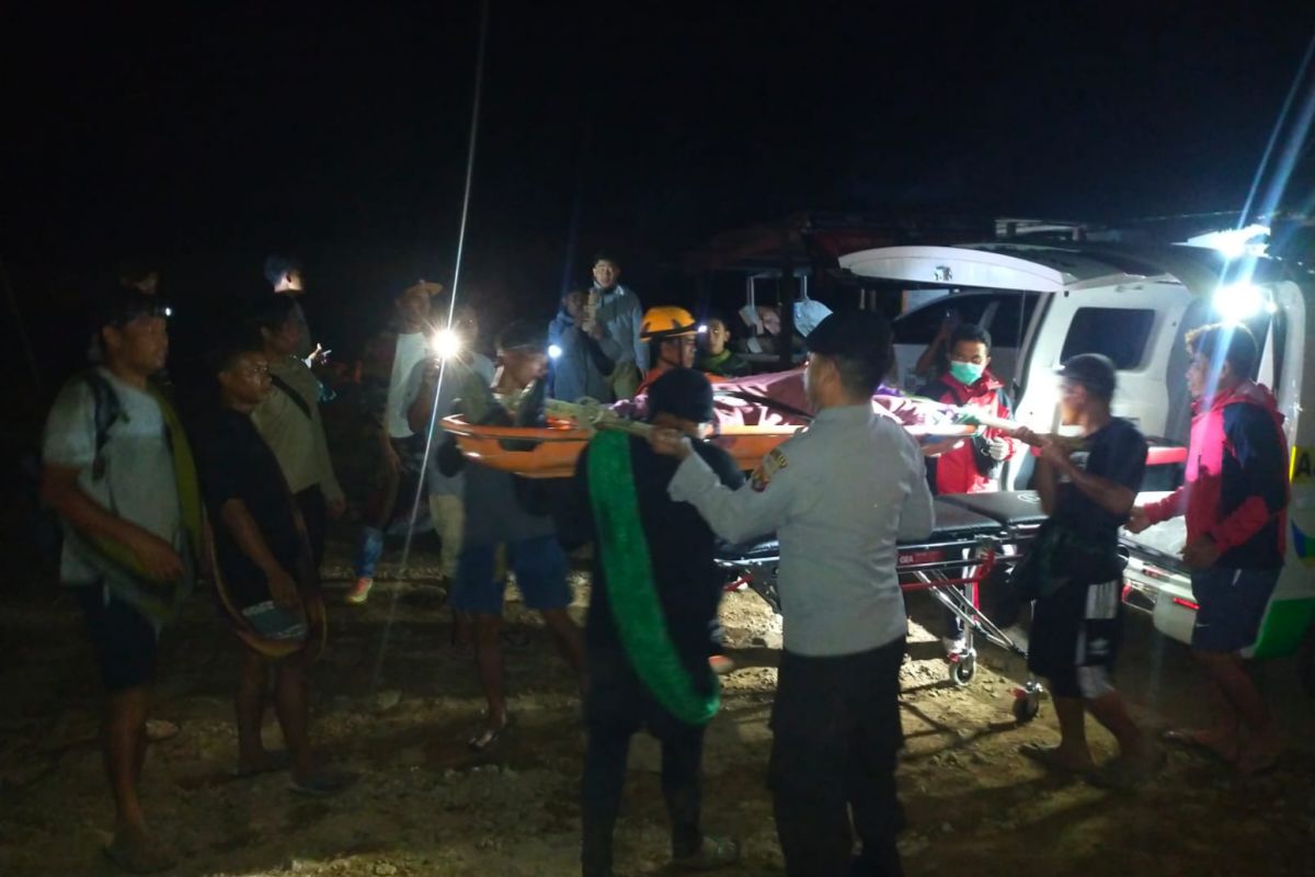 TNGR evacuates climber with broken leg on Mount Rinjani