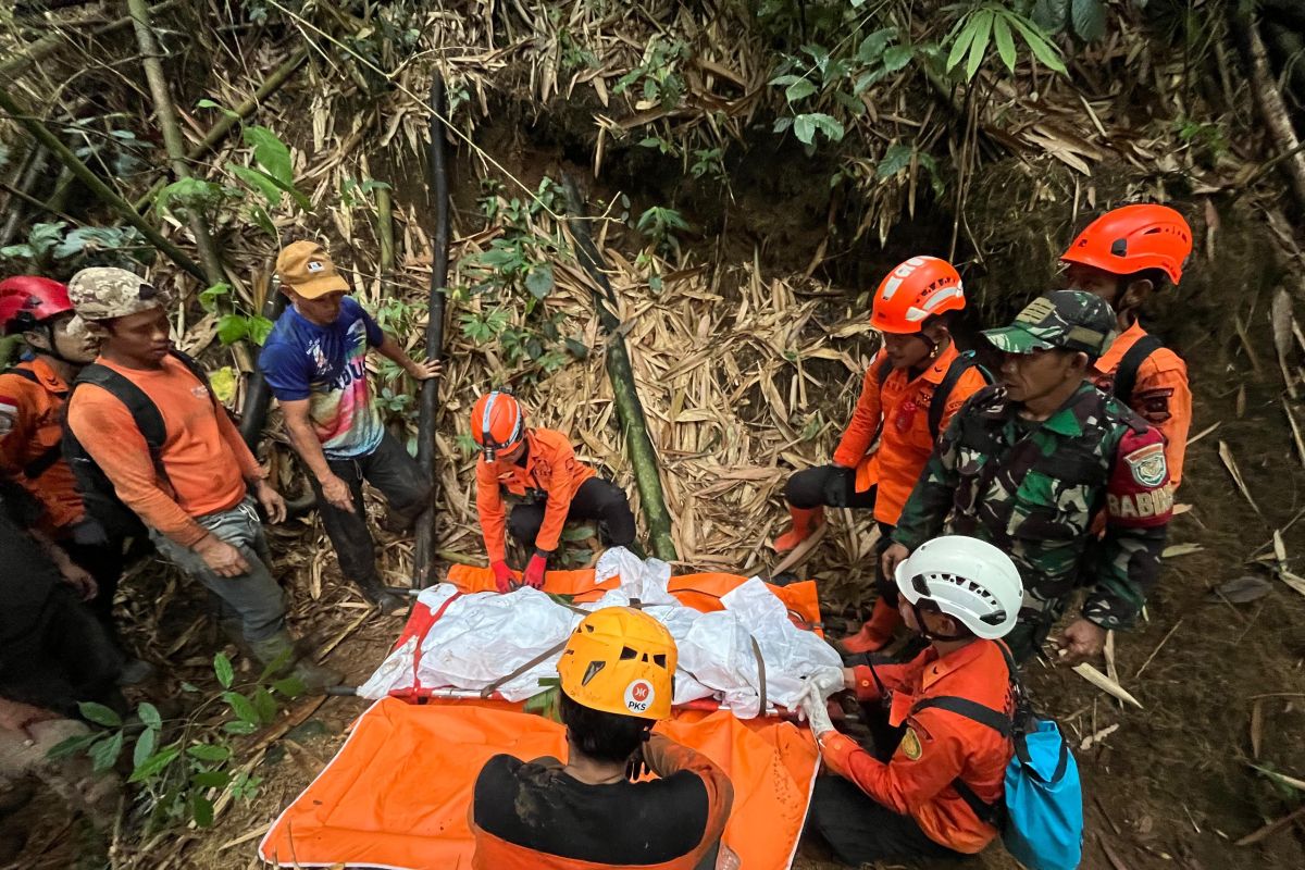 Two Landslide Victims in Subang Found Dead