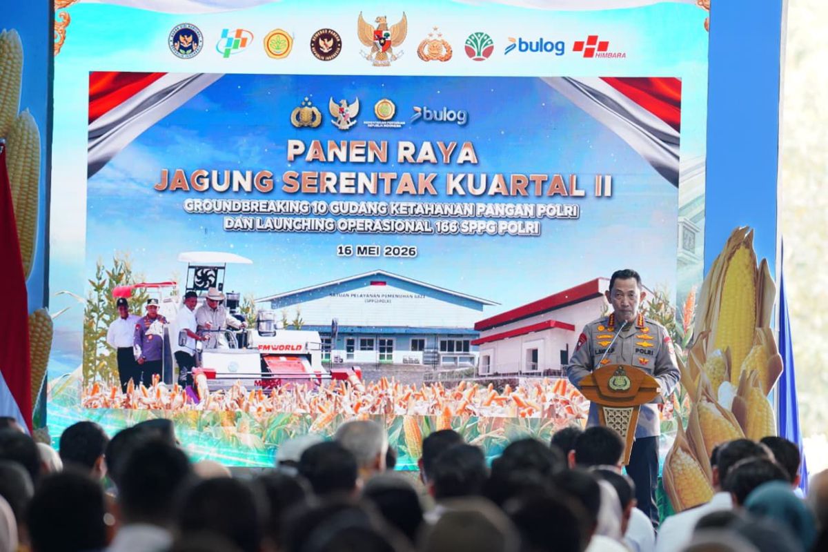 During the corn harvest, the National Police Chief conveys farmers' aspirations to the President