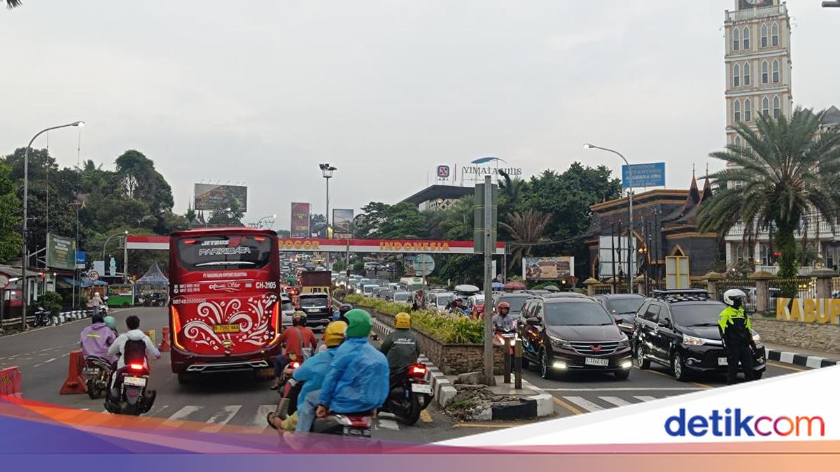One-Way System on Puncak Bogor Ends This Afternoon, Traffic at Gadog Intersection Congested